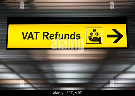 Flughafen-Steuer-Rückerstattung und Zoll anmelden Terminal am Flughafen Stockfoto