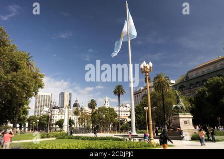 BEUNOS AIRES, ARGENTINIEN - 09. März 2019: Argentinische Nationalflagge auf der Plaza de Mayo Stockfoto