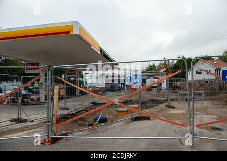 Windsor, Berkshire, Großbritannien. August 2020. Die Shell-Tankstelle in Eton ist wegen Renovierungsarbeiten geschlossen. Quelle: Maureen McLean/Alamy Stockfoto