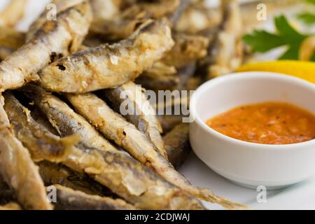 Gebratene frische Sprotten mit Souce Fische. Gute Meeresfrüchte.; Stockfoto