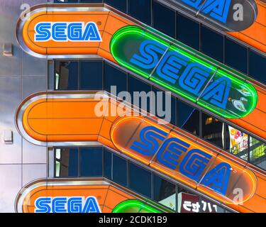 tokio, japan - august 27 2020: Seit 17 Jahren im elektrischen Viertel gelegen, wurde das 2. Gebäude der legendären Videospielarkaden SEGA Akihabara geschlossen Stockfoto