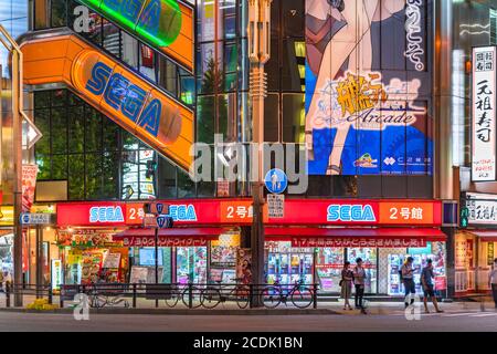 tokio, japan - august 27 2020: Seit 17 Jahren im elektrischen Viertel gelegen, wurde das 2. Gebäude der legendären Videospielarkaden SEGA Akihabara geschlossen Stockfoto