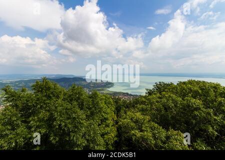 Blick vom Aussichtsturm Kisfaludy Sandor auf dem Berg Badacsony, Ungarn Stockfoto