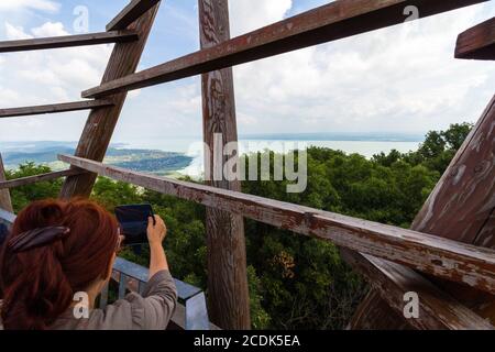 Blick vom Aussichtsturm Kisfaludy Sandor auf dem Berg Badacsony, Ungarn Stockfoto