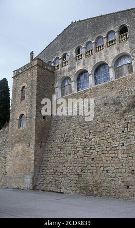 MUSEO MONOGRAFICO JUNTO A LOS RESTOS DE LA MURALLA IBERICA DE PUIG DE SANT ANDREU DEL SIGLO IV AC. Lage: AUSSEN. Ullastret. GERONA. SPANIEN. Stockfoto