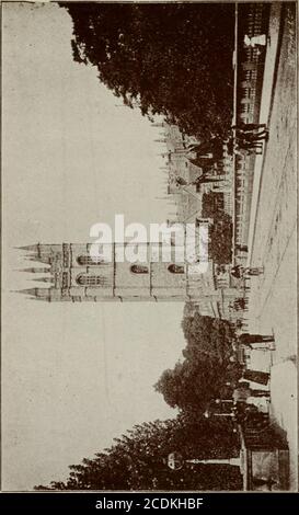 . Alden's Oxford Guide: Mit Schlüssel-Plan der Universität und Stadt, und zahlreiche Stiche. Victoria Fountain, in der Nähe (P. E.Warren, Architekt) wurde offiziell von S.R.H. Prinzessin Louise, 25. Mai»1899 eröffnet. Es wurde der Stadt von G. H. Morrell, Esq., M.P, als amemorial des &lt;^ueens Diamond Jubilee vorgestellt. Direkt gegenüber, dem schönen Gelände, das zum Flussufer abfällt, liegt die Mai^dalen College School Hostecke, die 1893-5 nach Plänen von Sir A. Blomfield und Sons errichtet wurde, um den Hauptmeister und fünfzig Boarder zu unterbringen (siehe 15). In Cowley-Place Hard By, ISST. Hildas Hall, einer von Stockfoto