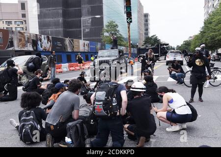 Washington, USA. August 2020. Protestierende der Freedom Fighter DC Bewegung marschieren heute am 28. August 2020 in Washington DC, USA, gegen Polizeibrutalität und definanzieren die Polizei. (Foto von Lenin Nolly/Sipa USA) Quelle: SIPA USA/Alamy Live News Stockfoto