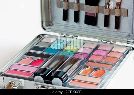 Bunten Lidschatten mit Kosmetik Pinsel. Lidschatten Make-up Palette. Bunten Lidschatten Make-up. Stockfoto