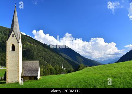 Pfarrkirche St. Georg in Kals am Großglockner, Osttirol, Österreich, Europa Stockfoto