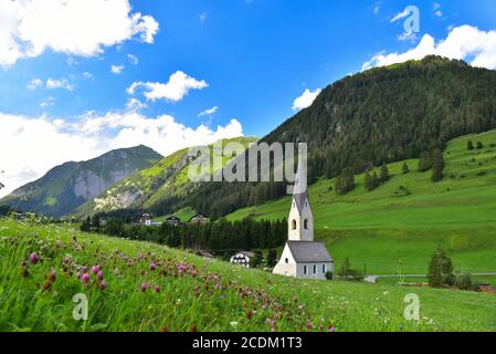 Pfarrkirche St. Georg in Kals am Großglockner, Osttirol, Österreich, Europa Stockfoto