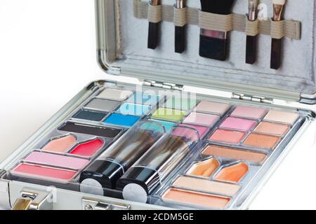 Bunten Lidschatten mit Kosmetik Pinsel. Lidschatten Make-up Palette. Bunten Lidschatten Make-up. Stockfoto