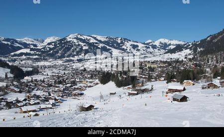 Gstaad, Dorf und Ferienort Stockfoto