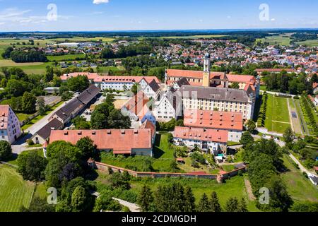 Luftbild, Kaiserliche Abtei, Kloster Ochsenhausen, mit St. Georg-Klosterkirche, Ochsenhausen, Kreis Biberach, Oberschwaben Stockfoto