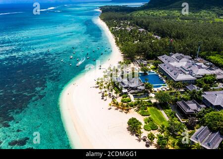 Luftaufnahme, Berg le Morne, mit Luxushotel LUX Le Morne Resort, Mauritius, Afrika Stockfoto