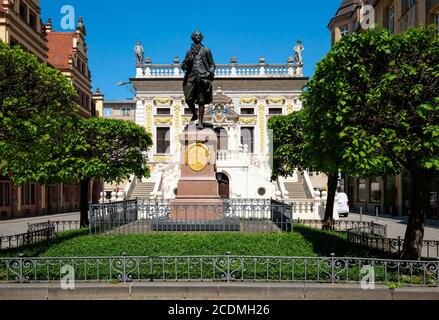 Goethe-Denkmal und die Alte Börse am Naschmarkt, Leipzig, Sachsen, Deutschland Stockfoto