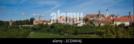 Panorama, Stadtmauer, Rathaus und St. Jakob Kirche, Rothenburg ob der Tauber, Franken, Bayern, Deutschland Stockfoto