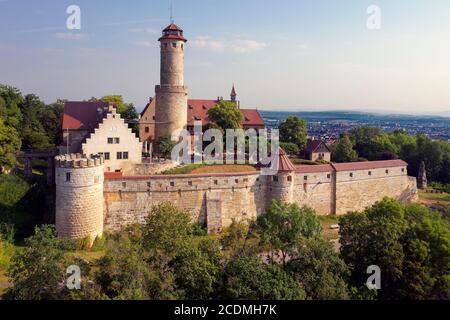 Altenburg, mittelalterliche Hügelburg auf 400m, Wahrzeichen von Bamberg, erstmals urkundlich 1109, Luftaufnahme, Bamberg, Steigerwaldhöhe, Oberfranken Stockfoto