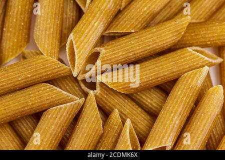 Vollkorn-Pasta - Teigwaren für Hintergrund Stockfoto