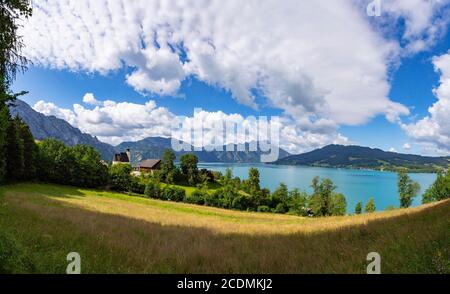 Panorama, Steinbach am Attersee mit Schafberg, Salzkammergut, Oberösterreich, Österreich Stockfoto