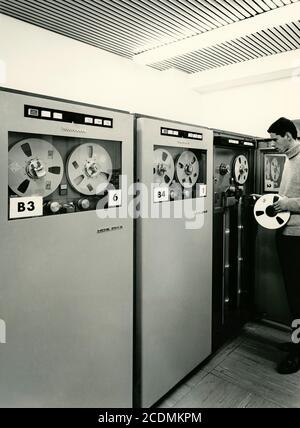 Bandspeichergerät, Bandlaufwerk, IBM 360 Mainframe-Computer, Technische Hochschule (heute Technische Universität), historische Aufnahme um 1966 Stockfoto