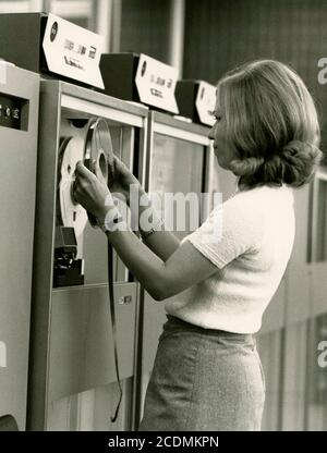 Bandspeichergerät, Bandlaufwerk, IBM 360 Mainframe-Computer, Technische Hochschule (heute Technische Universität), historische Aufnahme um 1966 Stockfoto