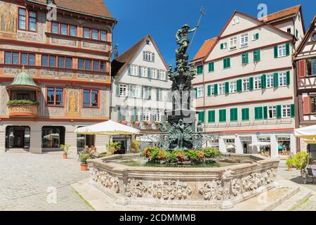 Neptunbrunnen vor dem Rathaus am Marktplatz, Tübingen, Baden-Württemberg, Deutschland Stockfoto