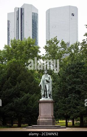 Schiller-Denkmal im Park der Taunusanlage, dahinter die Zwillingstürme der Deutschen Bank, Frankfurt am Main, Hessen, Deutschland Stockfoto