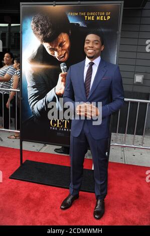 DATEI: 29. August 2020. Manhattan, Vereinigte Staaten Von Amerika. Juli 2014. NEW YORK, NY - 21. JULI: Chadwick Boseman nimmt an der "Get On Up"-Premiere im Apollo Theater am 21. Juli 2014 in New York City Teil Personen: Chadwick Boseman Kredit: Storms Media Group/Alamy Live News Stockfoto