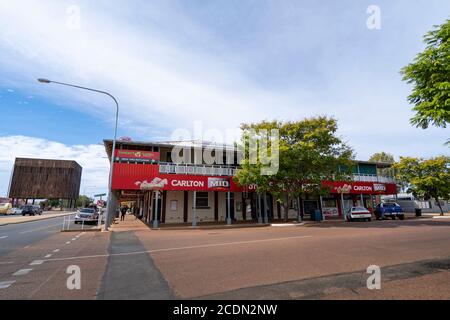 Hotels befinden sich an der Hauptstraße von Barcaldine, Western Queensland Australien Stockfoto