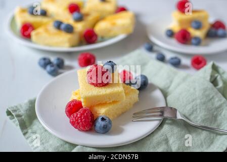 Süßer hausgemachtes Vanillepudding Pie Stockfoto