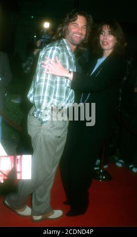 Westwood, California, USA 11. März 1996 Schauspieler Kurt Russell besucht Warner Bros. Pictures' 'Executive Decision' Premiere am 11. März 1996 im Mann Village Theater in Westwood, Kalifornien, USA. Foto von Barry King/Alamy Stockfoto Stockfoto