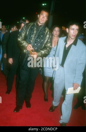 Westwood, California, USA 11. März 1996 Schauspieler Steven Seagal besucht Warner Bros. Pictures' 'Executive Decision' Premiere am 11. März 1996 im Mann Village Theater in Westwood, Kalifornien, USA. Foto von Barry King/Alamy Stockfoto Stockfoto