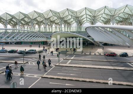 LISSABON, PORTUGAL - 1. APRIL 2013: Oriente Bahnhof. Diese Station wurde von Santiago Calatrava für die Expo '98 Welt entworfen Stockfoto