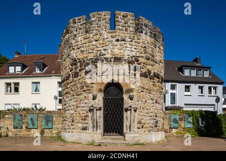 D-Dorsten, Lippe, Ruhrgebiet, Naturpark hohe Mark Westmünsterland, Münsterland, Westfalen, Nordrhein-Westfalen, NRW, ehemaliger Wehrturm der Stadtmauer am Westgraben, heute Kriegsdenkmal und Gedenkstätte Stockfoto