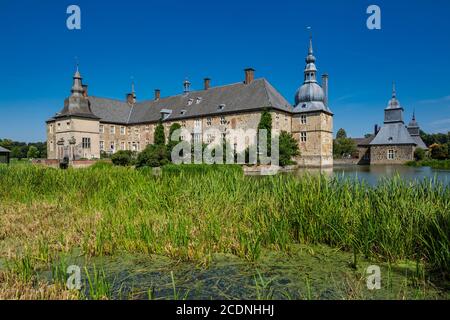 D-Dorsten, D-Dorsten-Lembeck, Lippe, Ruhrgebiet, Naturpark hohe Mark Westmünsterland, Münsterland, Westfalen, Nordrhein-Westfalen, NRW, Schloss Lembeck, Wasserschloss, Barock, Schlosspark, Barockgärten, englischer Landschaftsgarten, Graben Stockfoto