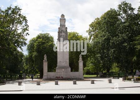 Das Southampton Cenotaph im Watts Park. Ein Denkmal des Ersten Weltkriegs in Großbritannien, aufgenommen am 10. Juli 2020 Stockfoto