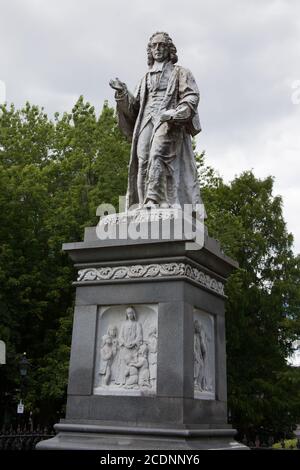 Eine Statue von Isaac Watts im Watts Park, Southampton in Großbritannien. Ein christlicher Minister, Hymnschreiber, Theologe und Logiker, aufgenommen am 10. Juli 2020 Stockfoto