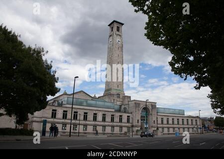 Southampton, Hampshire, UK 07 10 2020 das SeaCity Museum im Southampton Civic Center mit Uhrenturm in Hampshire in Großbritannien Stockfoto