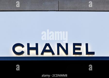 Logo Chanel Modelabel Mode Luxus Mode Befreit Weisser Hintergrund Deutschland Stockfotografie Alamy