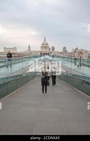 Millennium Bridge in London, England Stockfoto