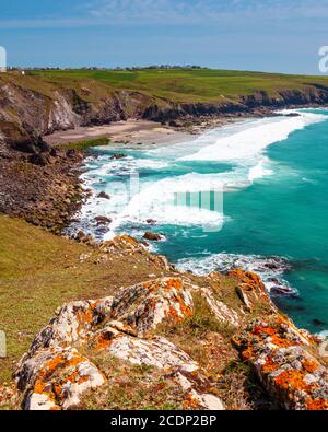 Sommerblick über den Strand von Pentreath auf der Lizard Peninsula Cornwall England GB Europa Stockfoto