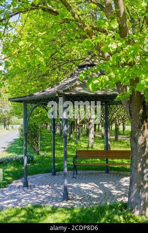 Baille-Maille Lindenallee mit Pavillon in Himmelkron Stockfoto