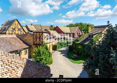 Bikal, Ungarn - 21.08.2020: Wunderschön wiederaufgebaute medieva historische Museum Dorf Spaß Abenteuerpark Stockfoto