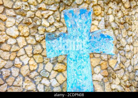 Altes Steinkreuz Symbol des Christentums Stockfoto