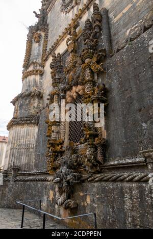 Das berühmte manuelinische Kapitelfenster am Kloster Christi aka Convento de Cristo in Tomar, Portugal, Europa Stockfoto