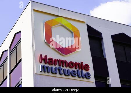 Bordeaux , Aquitaine / Frankreich - 08 25 2020 : Harmonie Mutuelle Versicherung Logo und Text-Zeichen auf Office Store Gebäude Shop Stockfoto