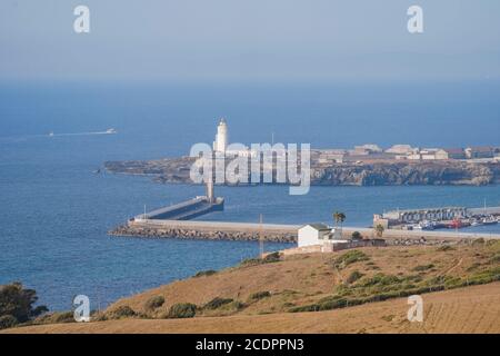 Tarifa Spanien. Isla de Las Palomas. Insel mit Leuchtturm. Der südlichste Punkt Europas, die Costa de la Luz, Andalusien, Spanien. Stockfoto