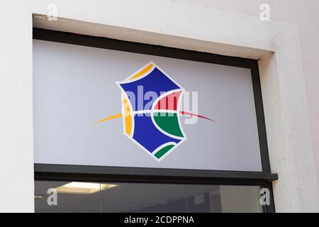 Bordeaux , Aquitaine / Frankreich - 08 25 2020 : Matmut Logo Schild vor dem Bürogebäude Shop Stockfoto