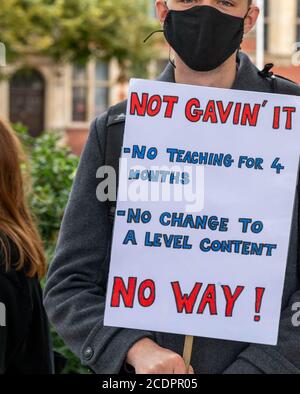 London 29. August 2020 EIN Streikprotest der Stufe 21 von Studenten auf dem Parliament Square, London, Großbritannien, gegen den A-Level-Prozess in diesem Jahr. Kredit: Ian Davidson/Alamy Live Nachrichten Stockfoto