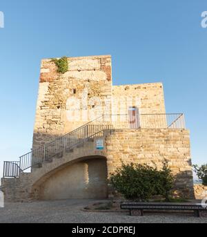 Turm Teil der Burgmauern von Guzmán el Bueno, gut Guzmán in Tarifa. Andalusien, Spanien. Stockfoto